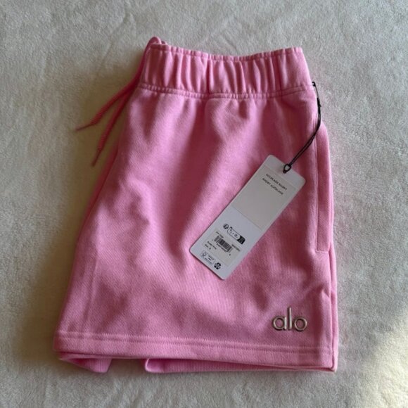 Alo Yoga Accolade Shorts – Sweet Pink - Picture 2 of 3
